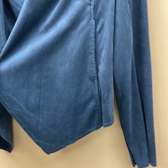 Kut from the Kloth Tayanita Faux Suede Draped Open Lightweight Blazer Blue XS - Picture 5 of 12